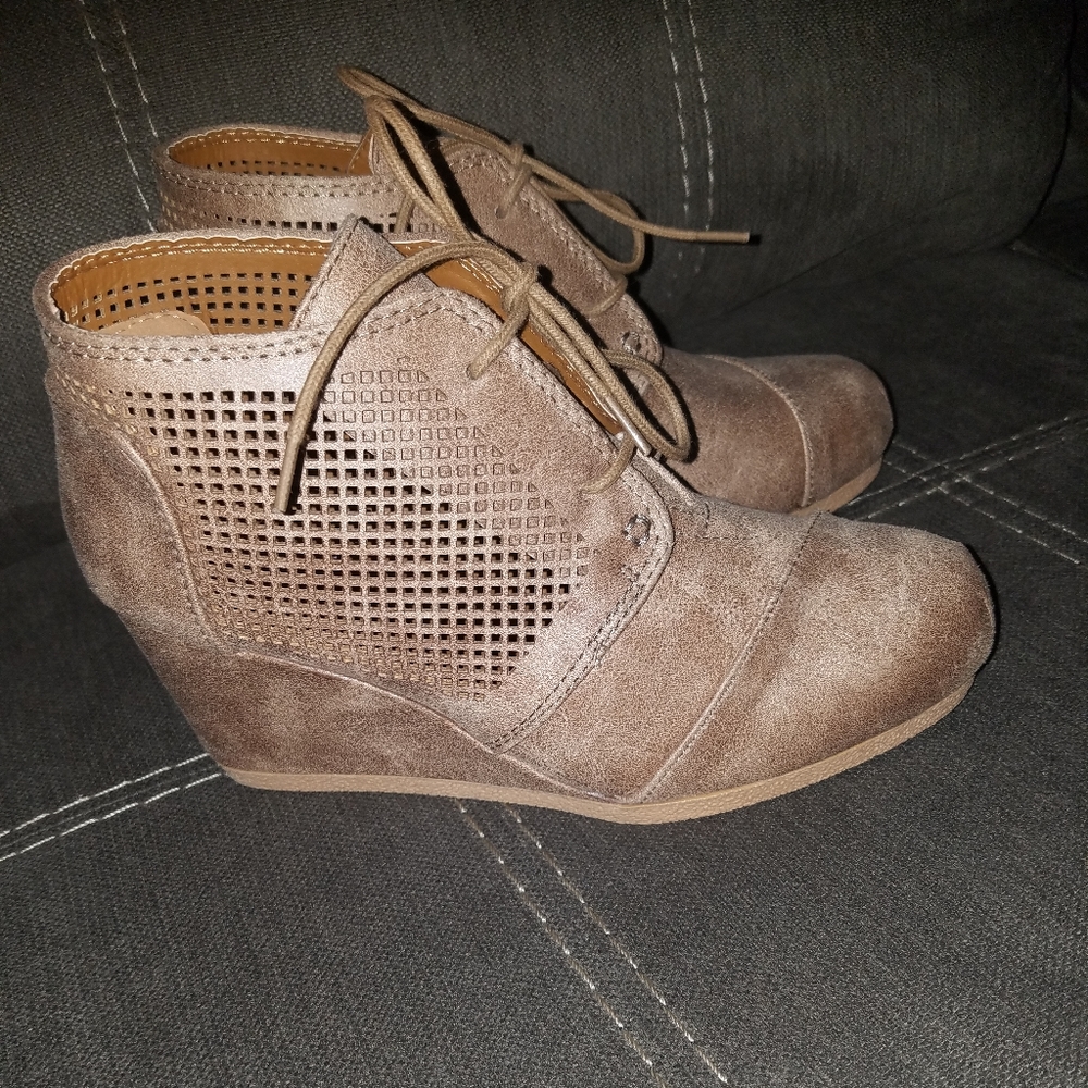 Cute Nude Cut Out Wedges